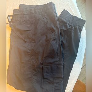 Women’s  Black Cargo Joggers, nylon size large Great condition,  slightly curvy